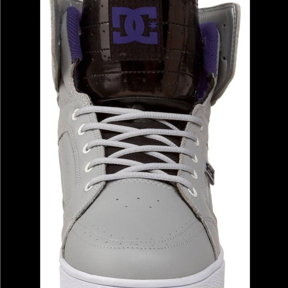 VINTAGE 2009 DC Mens Galactica High Top Skateboarding Sneakers gray purple silve